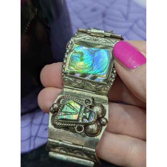 Vintage Taxco, Link Style Bracelet with Abalone Carved Heads and Blocks - Picture 2 of 9
